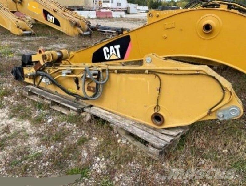 CAT 319 Стрели и рамена