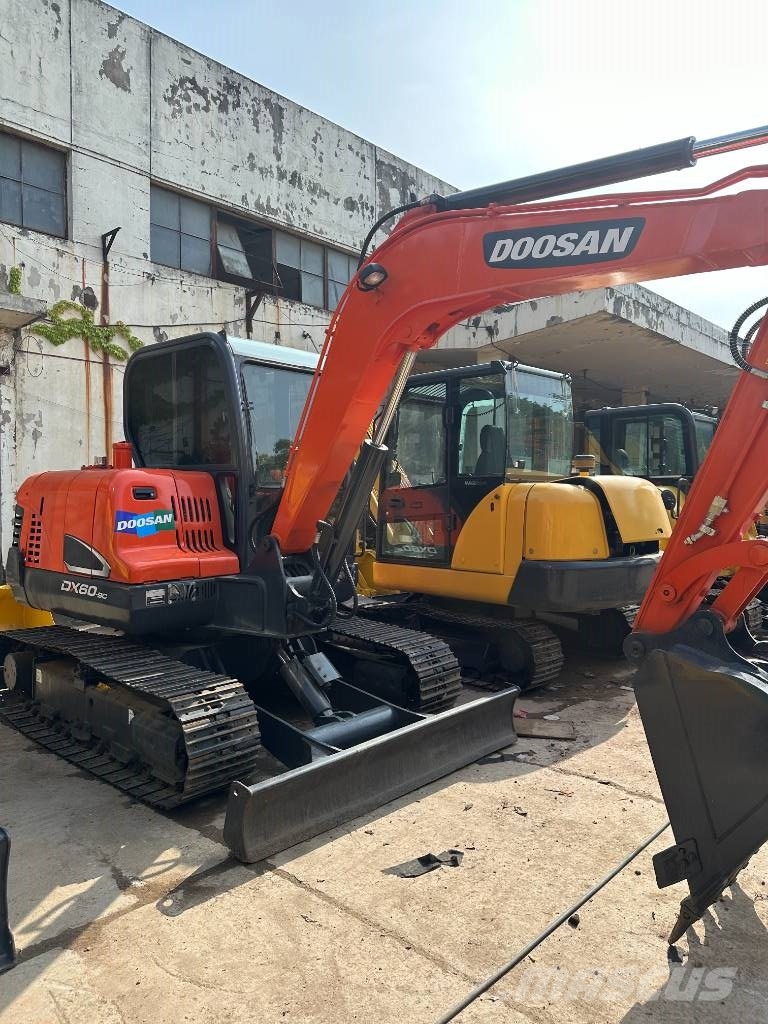 Doosan DX 60-9 C حفارات زحافة