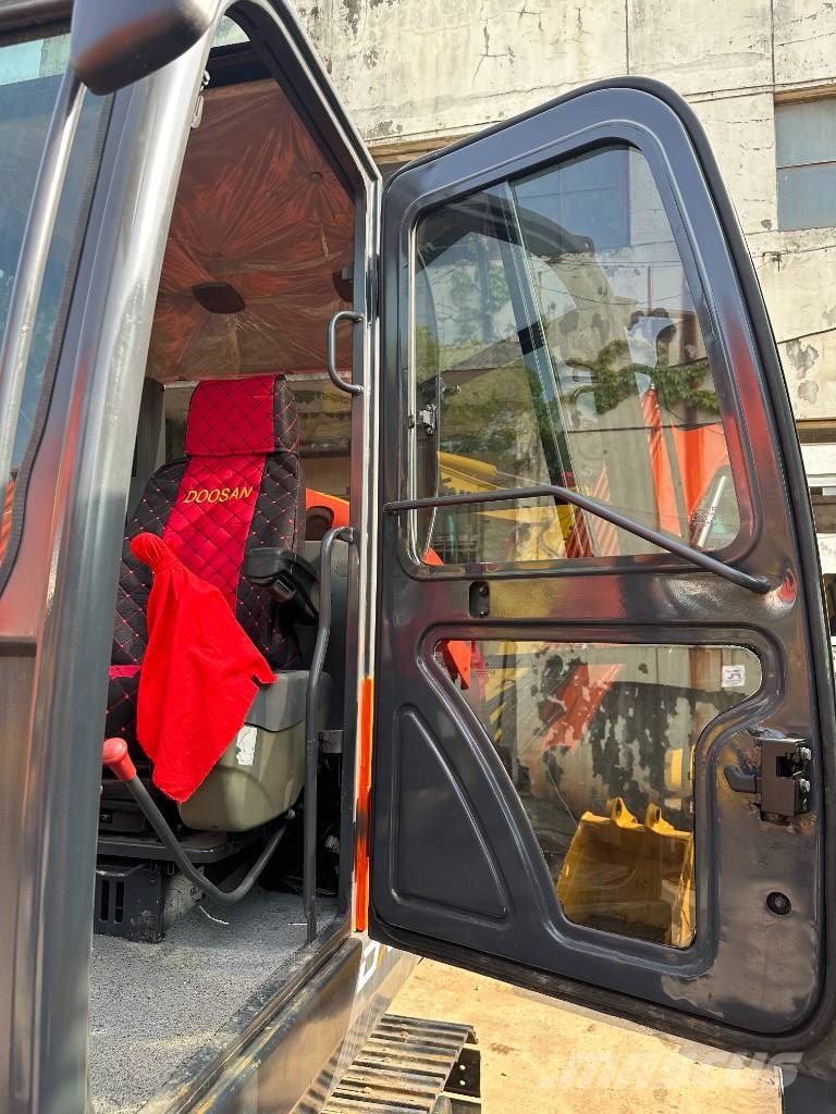 Doosan DX 60-9 C حفارات زحافة