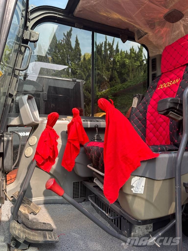 Doosan DX 60-9 C حفارات زحافة