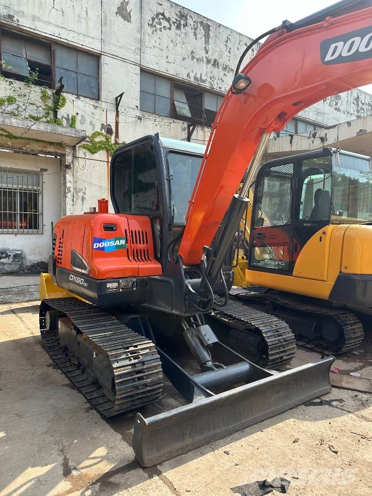 Doosan DX 60-9 C حفارات زحافة