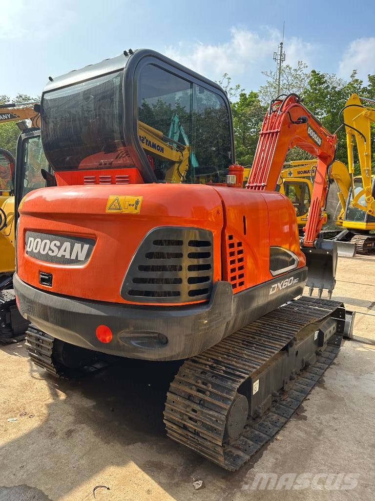 Doosan DX 60-9 C حفارات زحافة