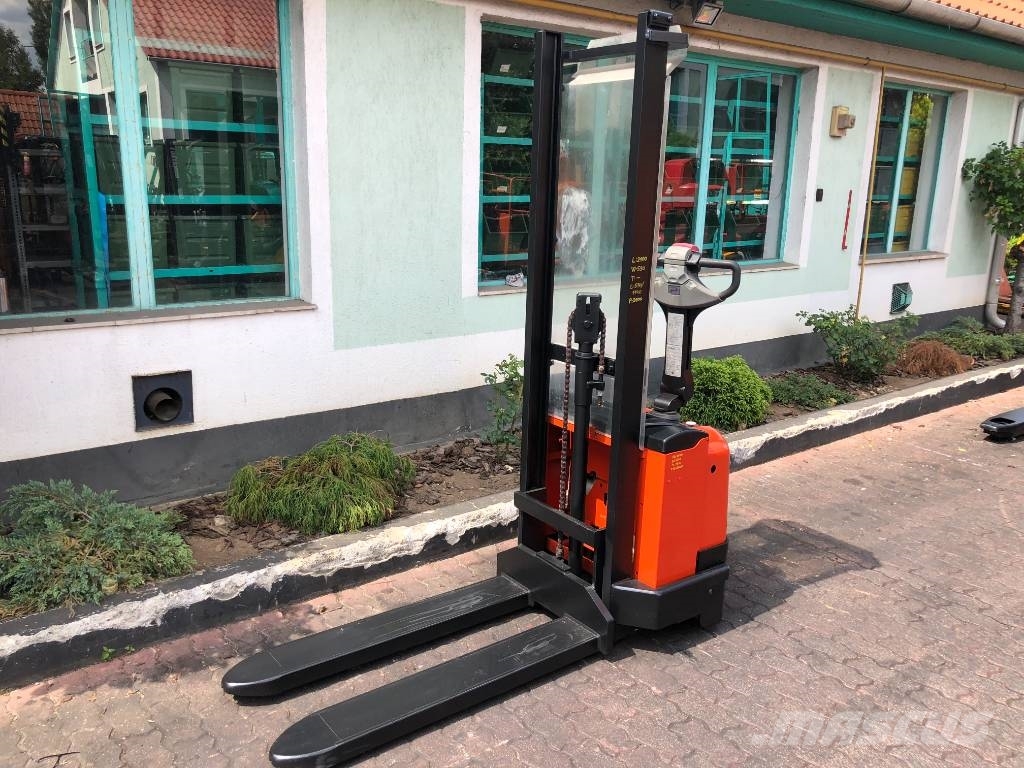 BT S10 V-3267 FOR EXPORT ONLY Stoccatori manuali