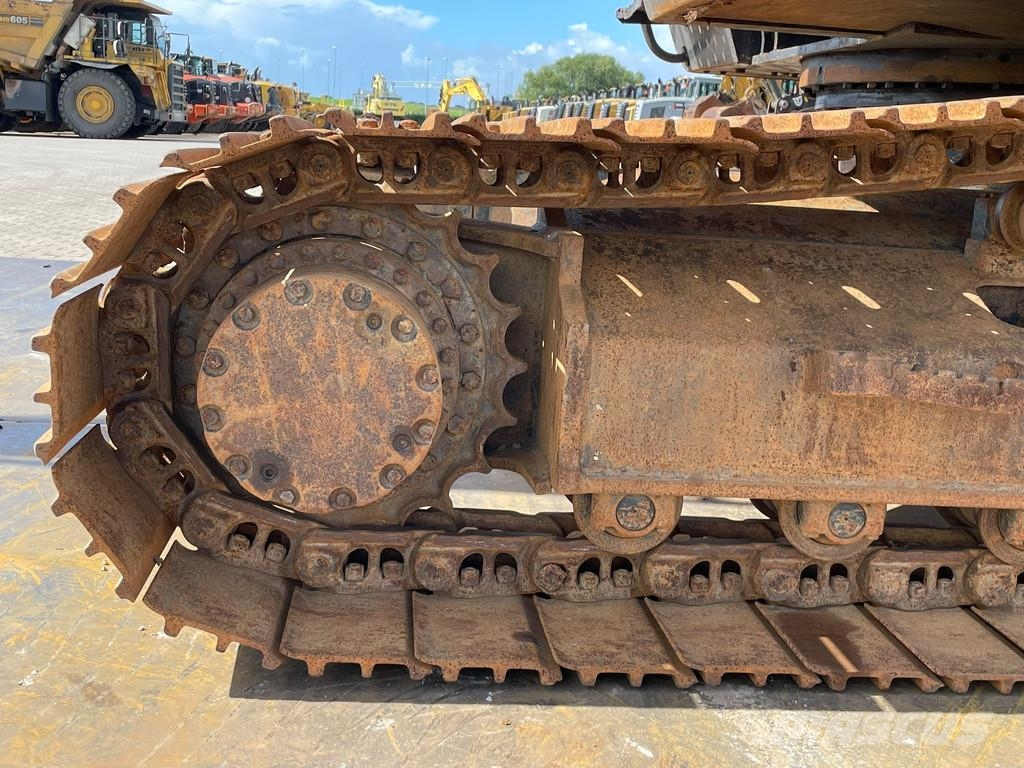 Hitachi ZX210LC-5B Гусеничные экскаваторы