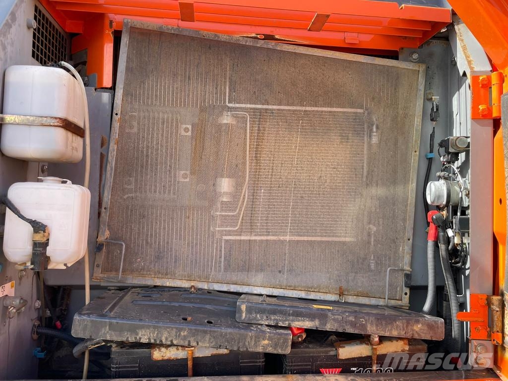 Hitachi ZX210LC-5B Гусеничные экскаваторы