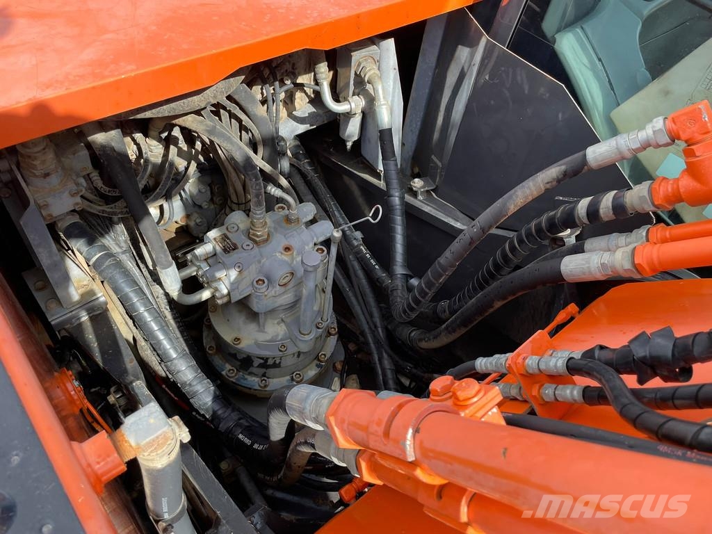 Hitachi ZX210LC-5B Гусеничные экскаваторы
