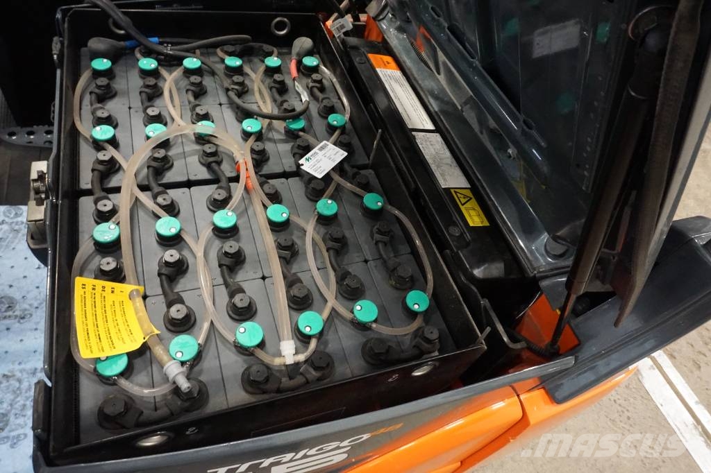 Toyota 8FBE15T شاحنات ذات رافعات شوكية تعمل بالكهرباء