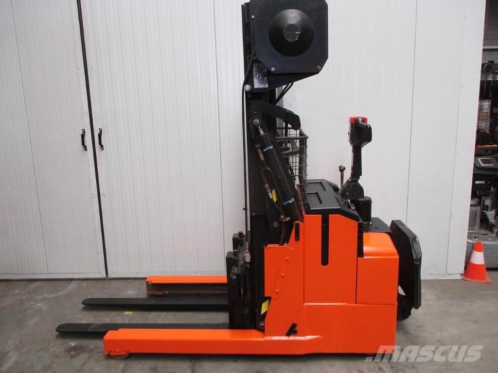 BT RWE120 Самоходные электрические тележки