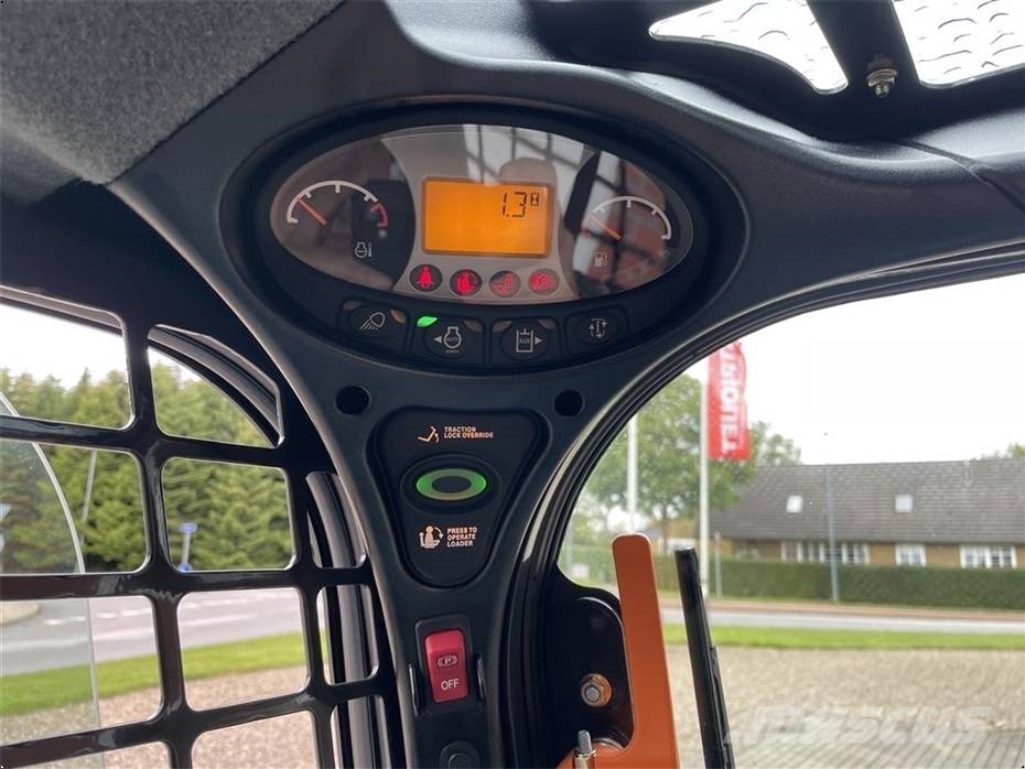Bobcat T 450 Smykem řízené nakladače