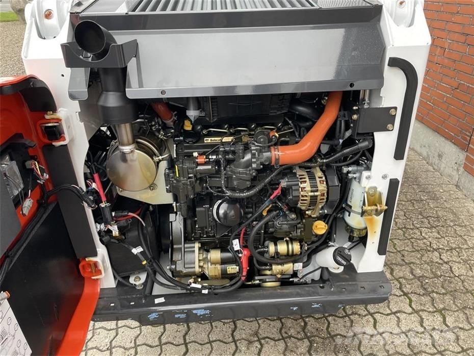 Bobcat T 450 Smykem řízené nakladače