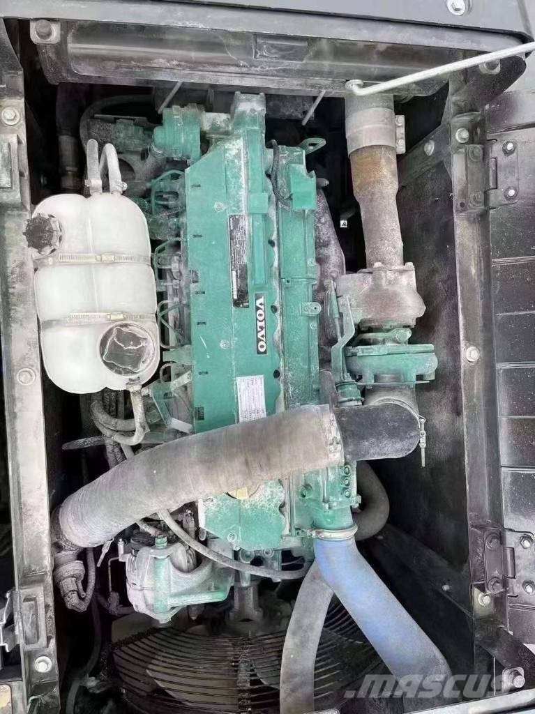 Volvo ec240D حفارات زحافة