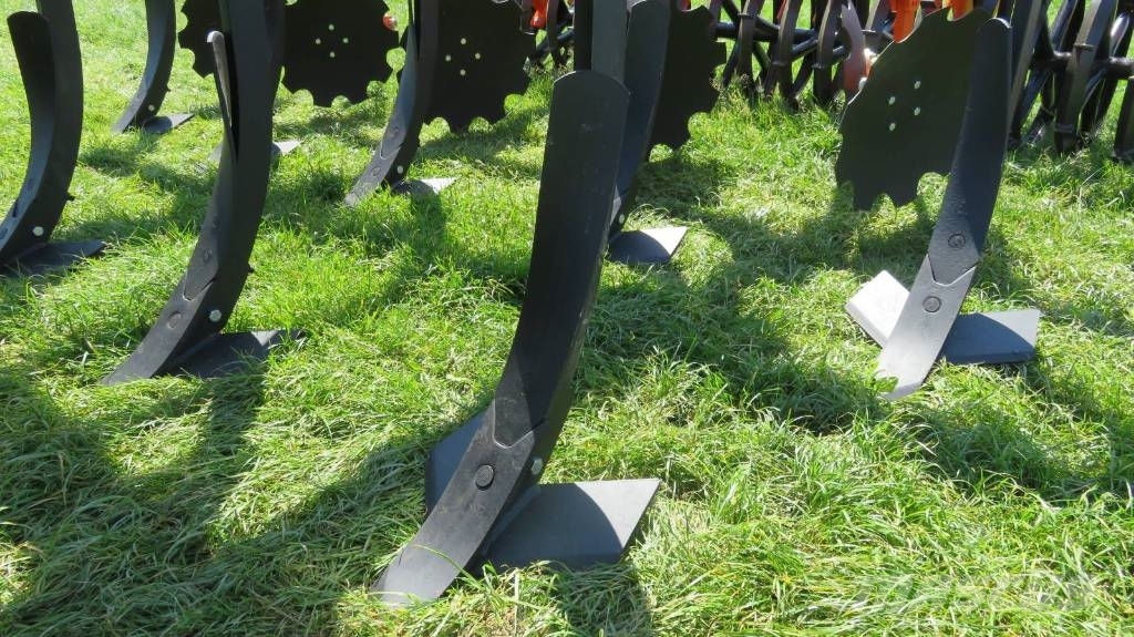 Mandam TOP 3,0 / stubble cultivator + V-roller Культиватори