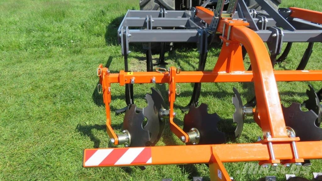 Mandam TOP 3,0 / stubble cultivator + V-roller Культиватори