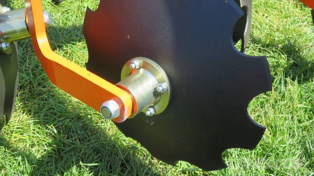 Mandam TOP 3,0 / stubble cultivator + V-roller Культиватори