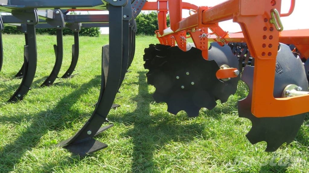 Mandam TOP 3,0 / stubble cultivator + V-roller Культиватори
