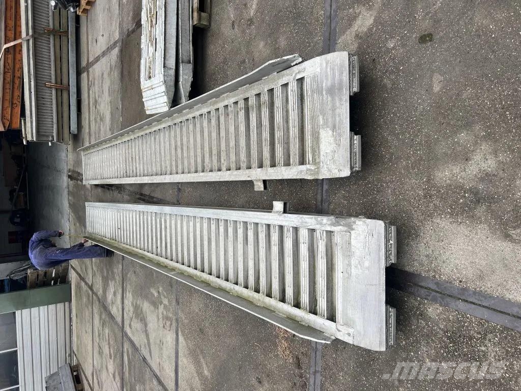 Onbekend 600cm lang Oprijplaat 55 cm breed Muut koneet