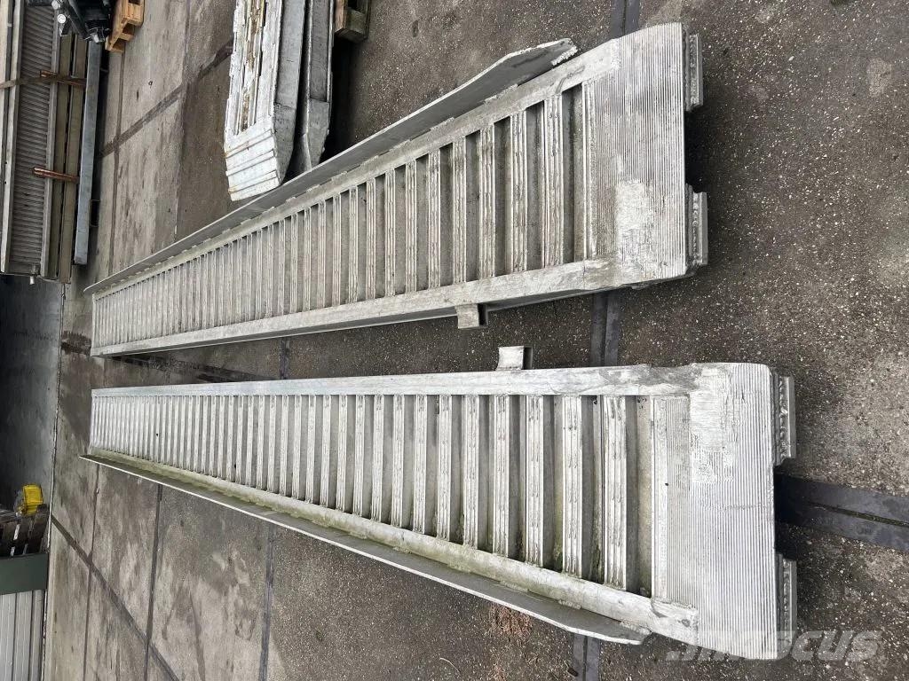 Onbekend 600cm lang Oprijplaat 55 cm breed Muut koneet