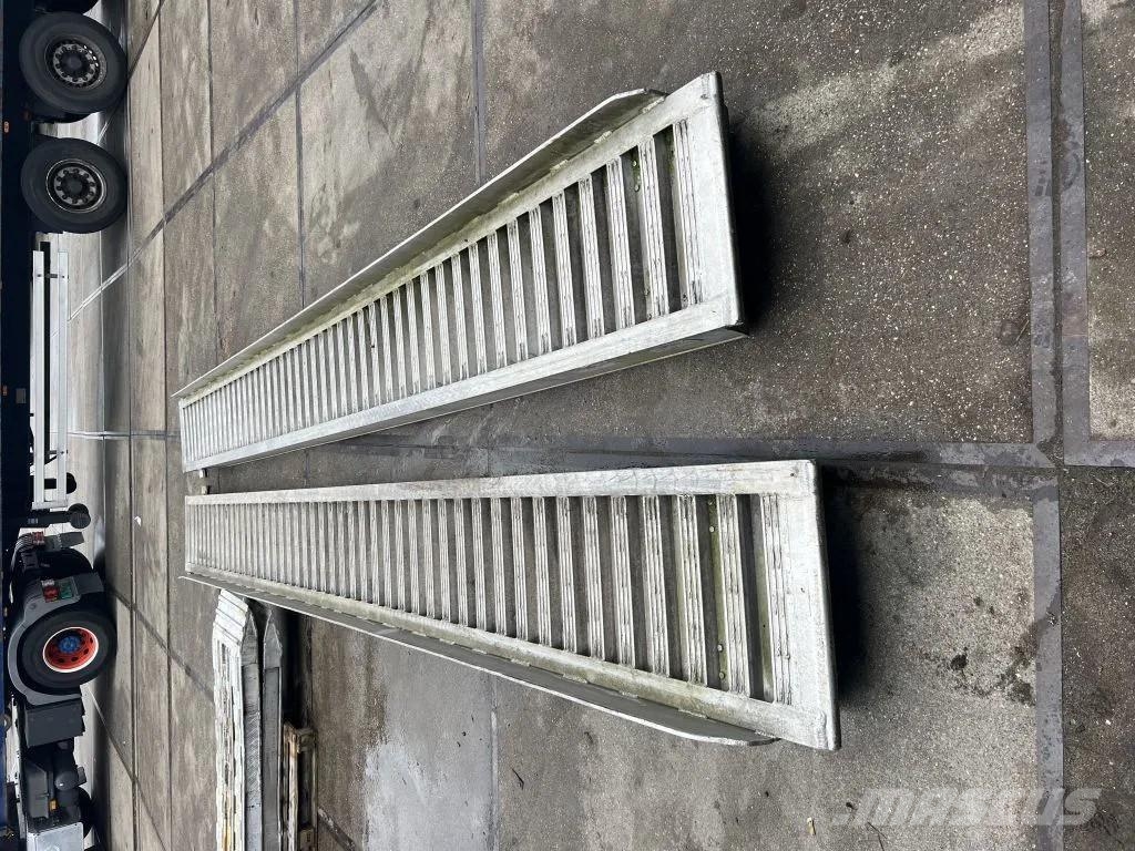 Onbekend 600cm lang Oprijplaat 55 cm breed Muut koneet