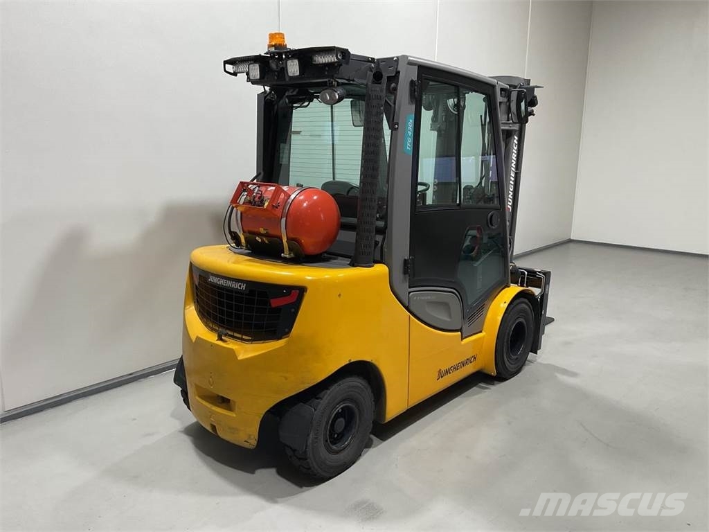 Jungheinrich TFG 430S LPG forklifts