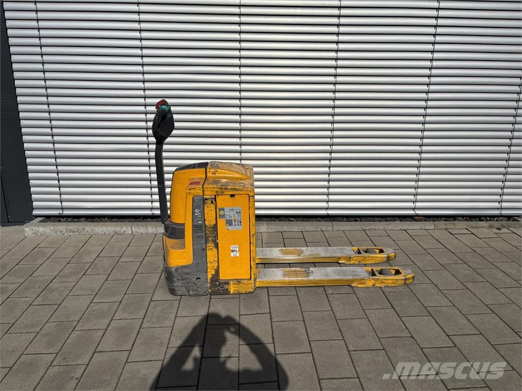 Jungheinrich EJE 120 Pedestrian stacker