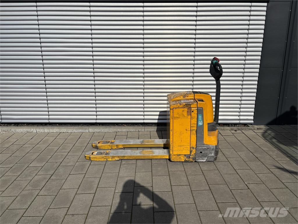 Jungheinrich EJE 120 Pedestrian stacker