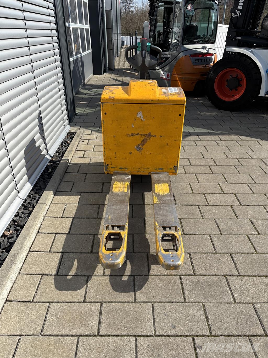 Jungheinrich EJE 120 Pedestrian stacker