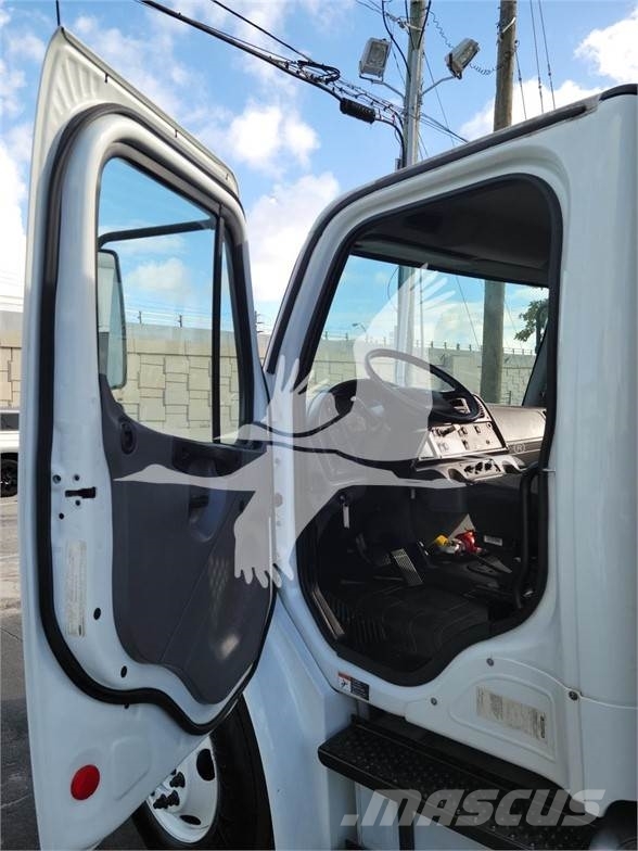 Freightliner BUSINESS CLASS M2 106 건설 장비 - 기타