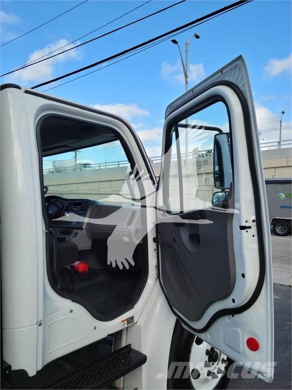 Freightliner BUSINESS CLASS M2 106 건설 장비 - 기타