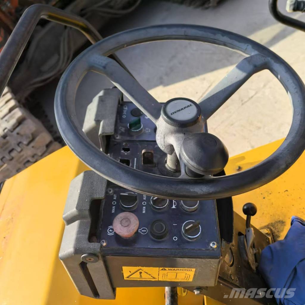 Dynapac CC142 タンデムローラ
