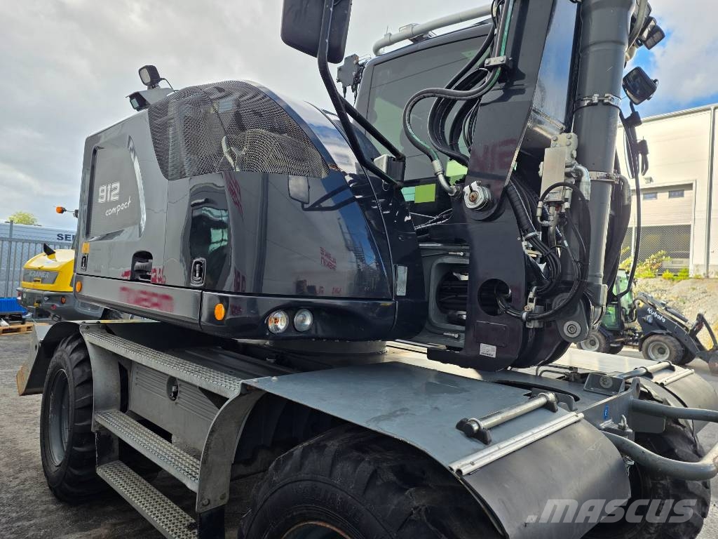 Liebherr 912 med vagn & grävsystem Rupsgraafmachines