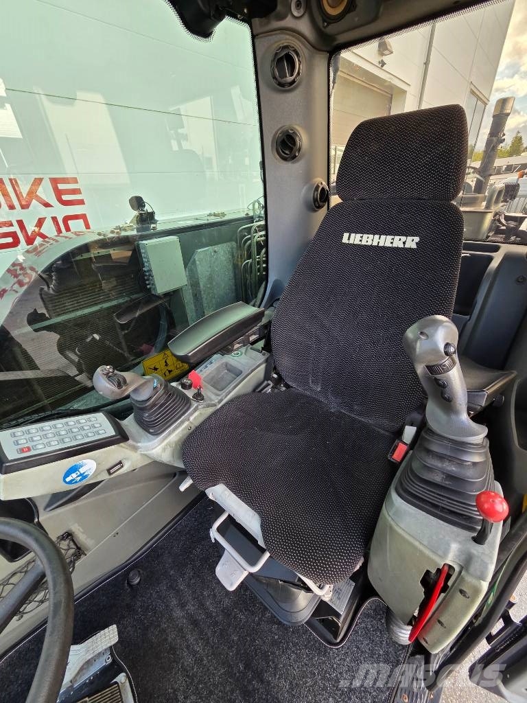 Liebherr 912 med vagn & grävsystem Rupsgraafmachines