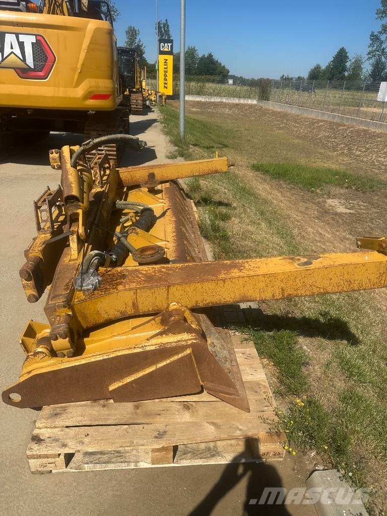 CAT D 6 履帶推土機