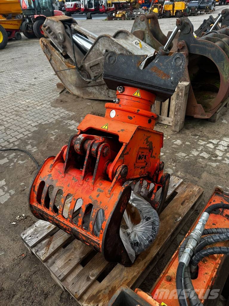 NPK DG-6 med rotator Hydrema Martillos hidráulicos