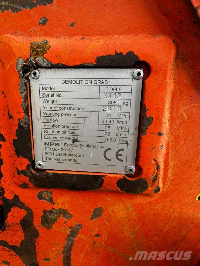 NPK DG-6 med rotator Hydrema Martillos hidráulicos