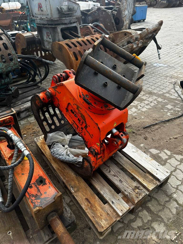 NPK DG-6 med rotator Hydrema Martillos hidráulicos
