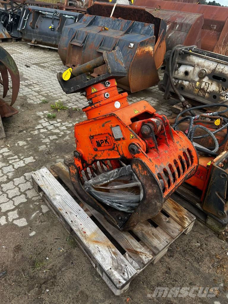 NPK DG-6 med rotator Hydrema Martillos hidráulicos