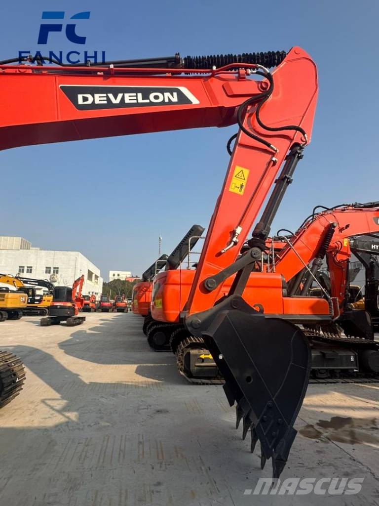 Doosan DX 225 LC 大型油圧ショベル12t以上（パワーショベル・ユンボ）