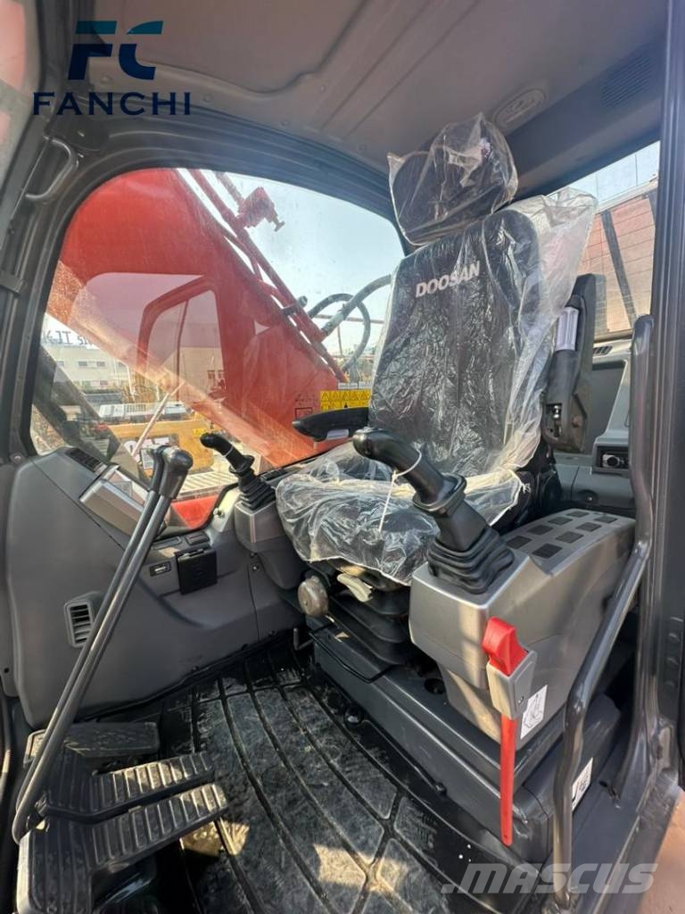 Doosan DX 225 LC 大型油圧ショベル12t以上（パワーショベル・ユンボ）