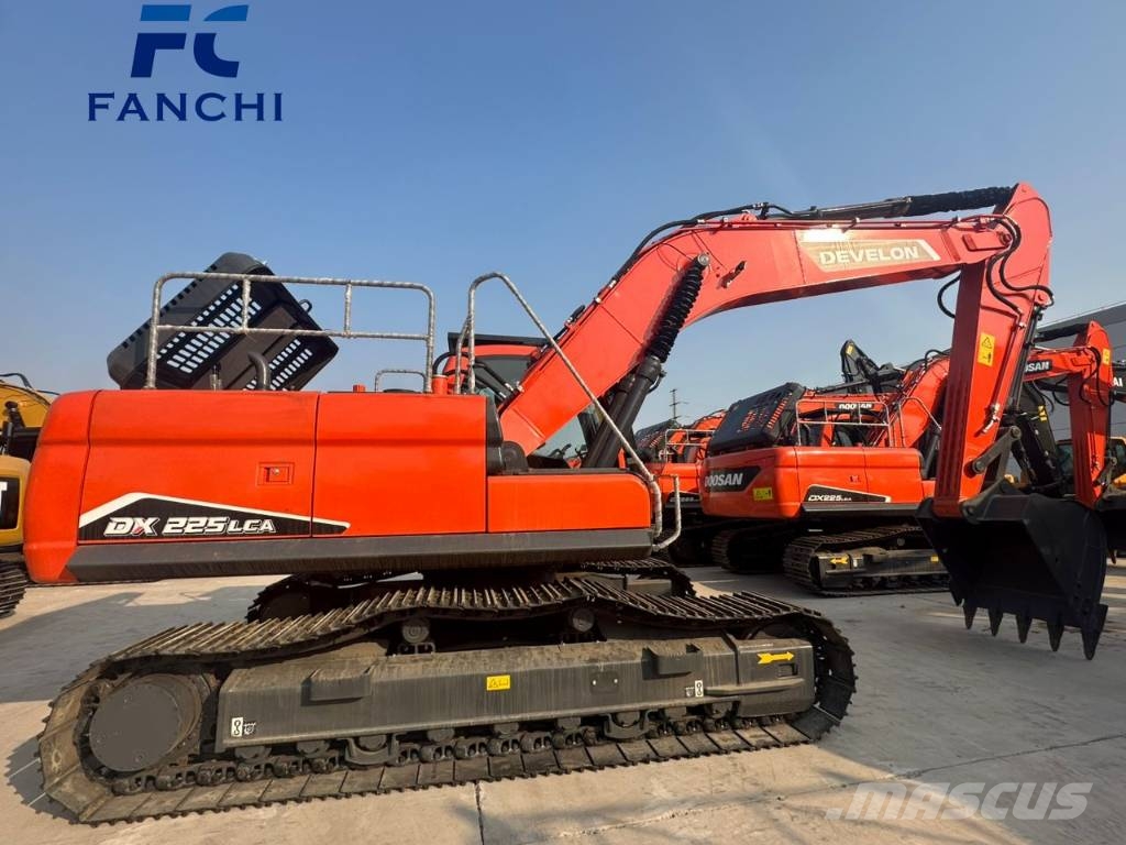Doosan DX 225 LC 大型油圧ショベル12t以上（パワーショベル・ユンボ）