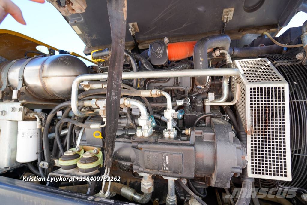 Yanmar B110W ENGCONILLA حفارات بعجل
