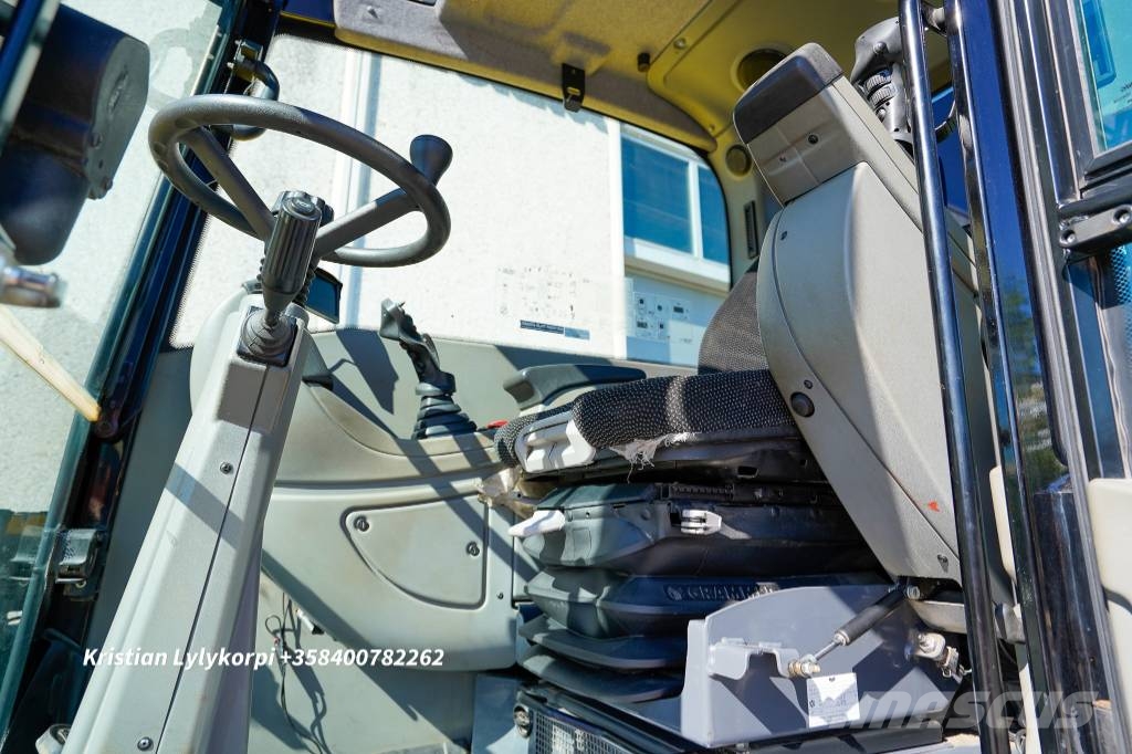 Yanmar B110W ENGCONILLA حفارات بعجل