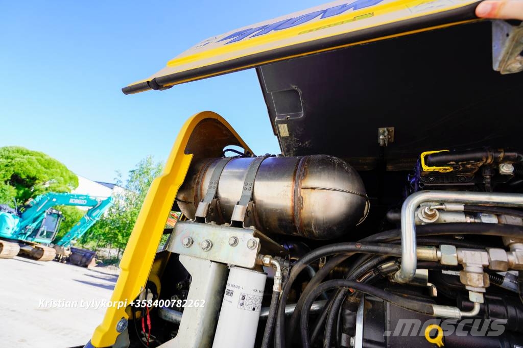 Yanmar B110W ENGCONILLA حفارات بعجل