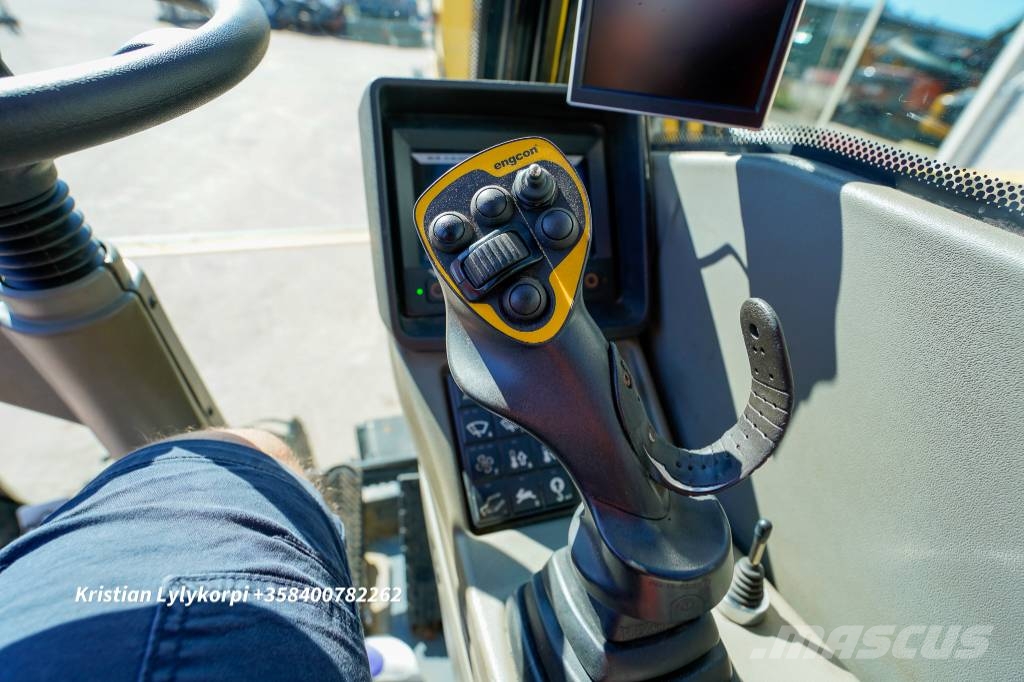 Yanmar B110W ENGCONILLA حفارات بعجل