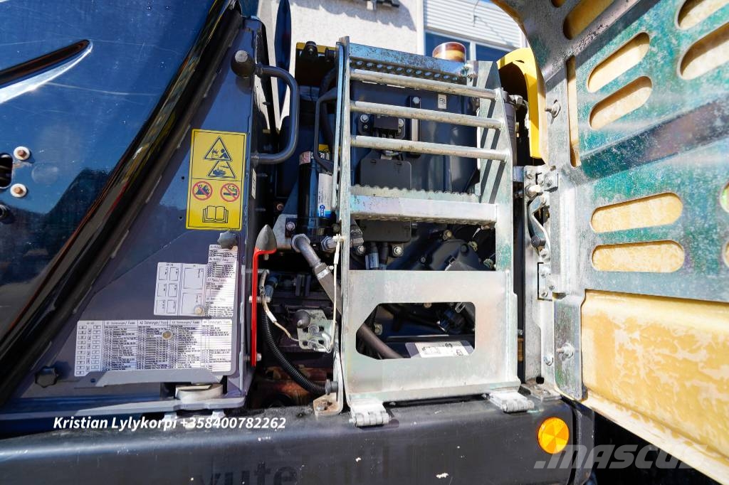Yanmar B110W ENGCONILLA حفارات بعجل