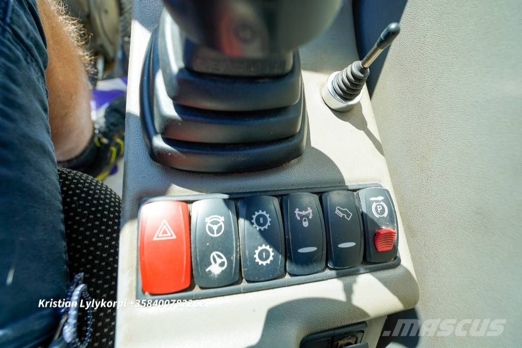 Yanmar B110W ENGCONILLA حفارات بعجل