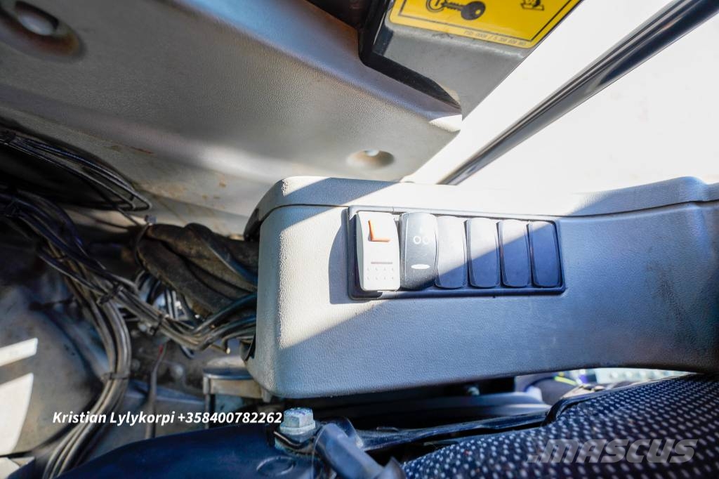 Yanmar B110W ENGCONILLA حفارات بعجل