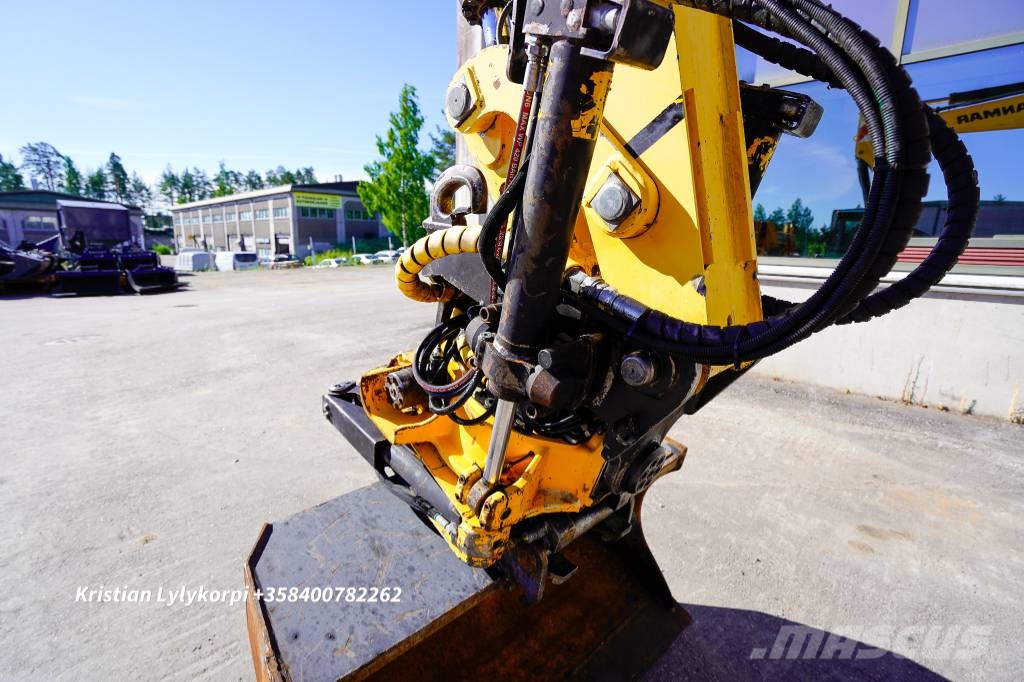 Yanmar B110W ENGCONILLA حفارات بعجل