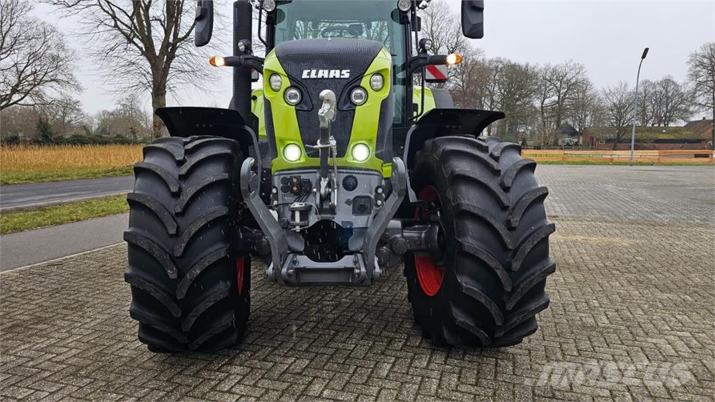 CLAAS Axion 810 Cis+ 트랙터
