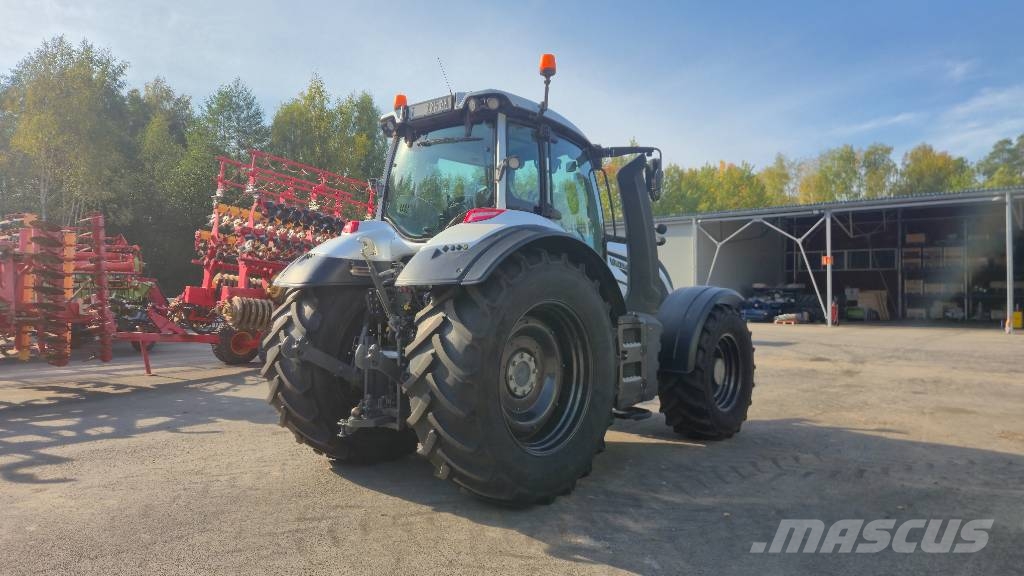 Valtra T 254 الجرارات