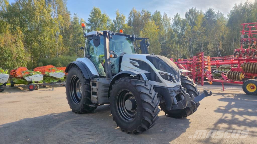 Valtra T 254 الجرارات